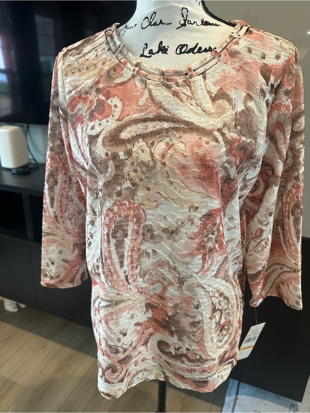 Alfred Dunner Pink & Brown Textured Paisley Neckline Top. Has some sheerness.